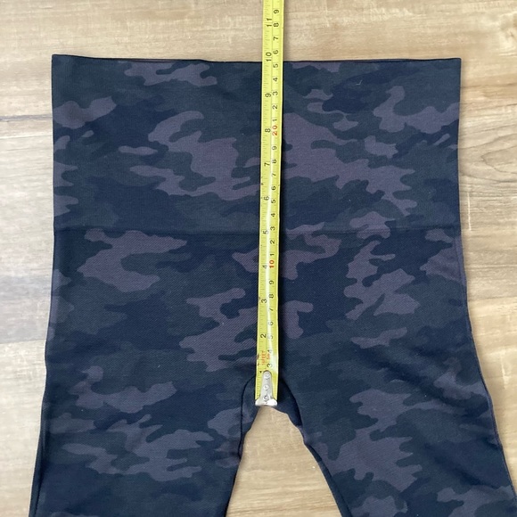 [Spanx] Camo Look At Me Now Seamless Cropped Leggings Small - Picture 7 of 10